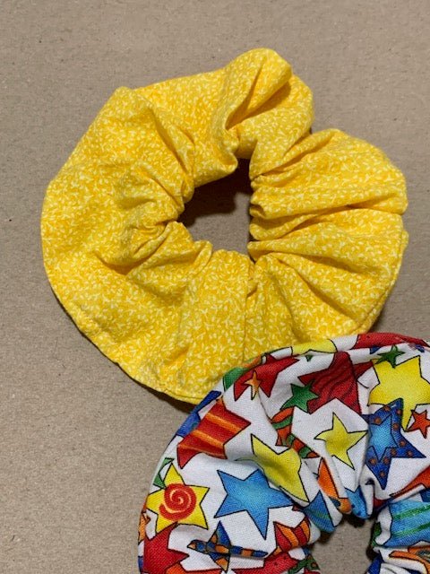 Colorful stars and yellow 2 pk scrunchies